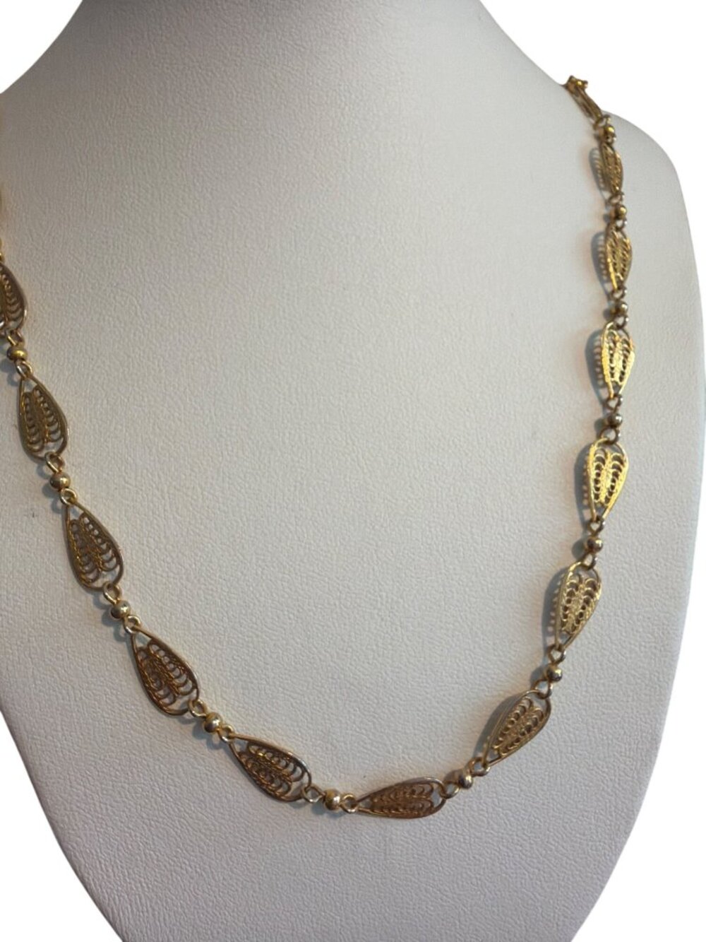 Vintage Trifari Gold Tone Filigree Necklace Lightweight Design Petal 24" Estate